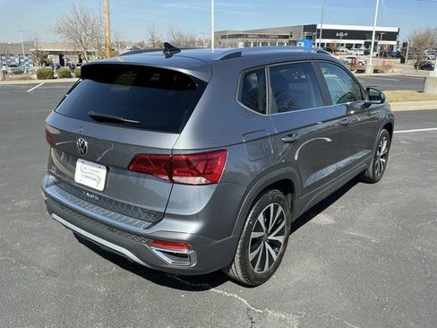 Used 2022 Volkswagen Taos SE image 3