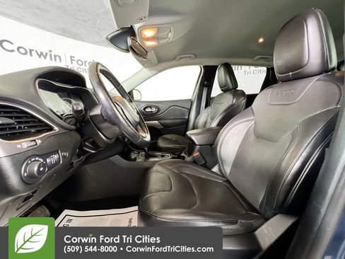 Used 2021 Jeep Cherokee Latitude Lux w/ Comfort/Convenience Group AWD/4WD image 24
