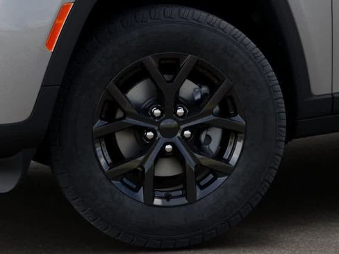 New 2026 Jeep Grand Cherokee Altitude image 8