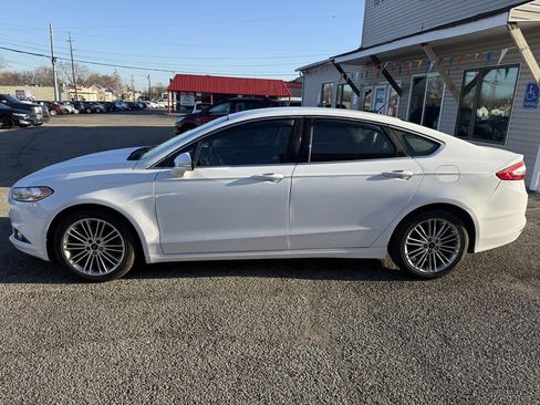 Used 2015 Ford Fusion SE w/ Equipment Group 202A image 3