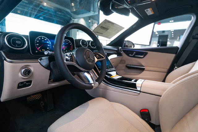 Used 2026 Mercedes-Benz C 300 4MATIC Sedan image 4