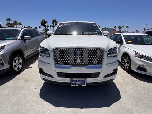 Used 2023 Lincoln Navigator Reserve AWD/4WD image 2