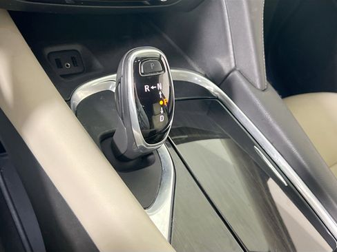 Used 2019 Buick Enclave Essence image 17