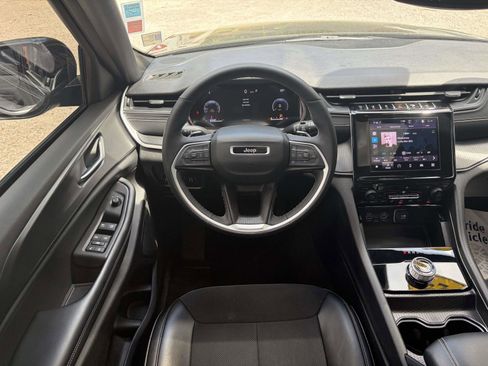 Used 2024 Jeep Grand Cherokee Altitude RWD image 2