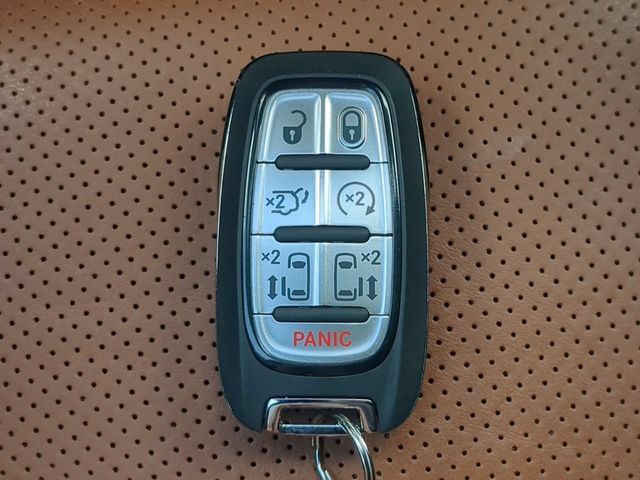 Used 2025 Chrysler Pacifica Pinnacle w/ Trailer Tow Group FWD image 37