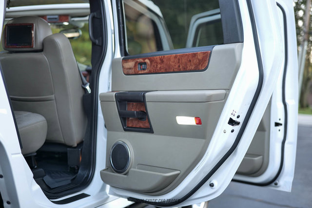 Used 2005 HUMMER H2 w/ Preferred Equipment Group AWD/4WD image 37
