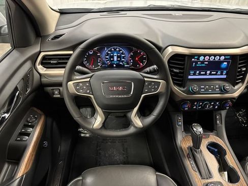 Used 2019 GMC Acadia Denali w/ Technology Package FWD image 14