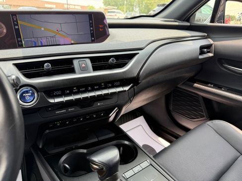 Used 2020 Lexus UX 250h w/ Luxury Package image 31