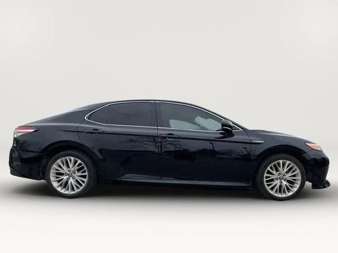 Used 2020 Toyota Camry XLE image 5