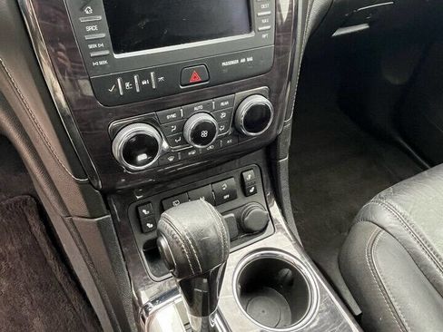 Used 2016 Buick Enclave Leather image 12