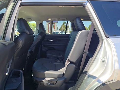 Certified 2026 Toyota Grand Highlander FWD image 19