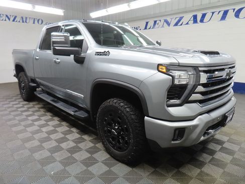 Used 2024 Chevrolet Silverado 2500 High Country AWD/4WD image 3