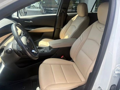 Certified 2024 Cadillac XT4 Luxury w/ Cold Weather Package FWD image 14