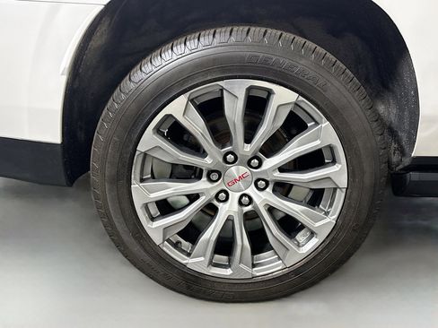 Used 2021 GMC Yukon XL Denali w/ Denali Premium Package image 33