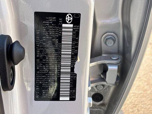 Certified 2025 Toyota Corolla LE FWD image 31