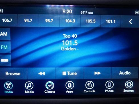 Used 2018 Chrysler Pacifica Touring-L image 16