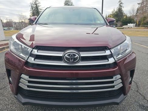 Used 2017 Toyota Highlander Limited image 2