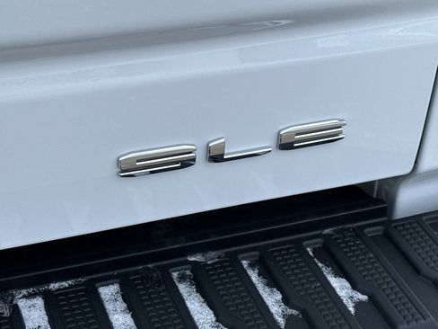 Used 2022 GMC Sierra 1500 SLE w/ X31 Off-Road Package image 11