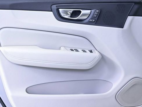Certified 2024 Volvo XC60 B5 Plus AWD/4WD image 8