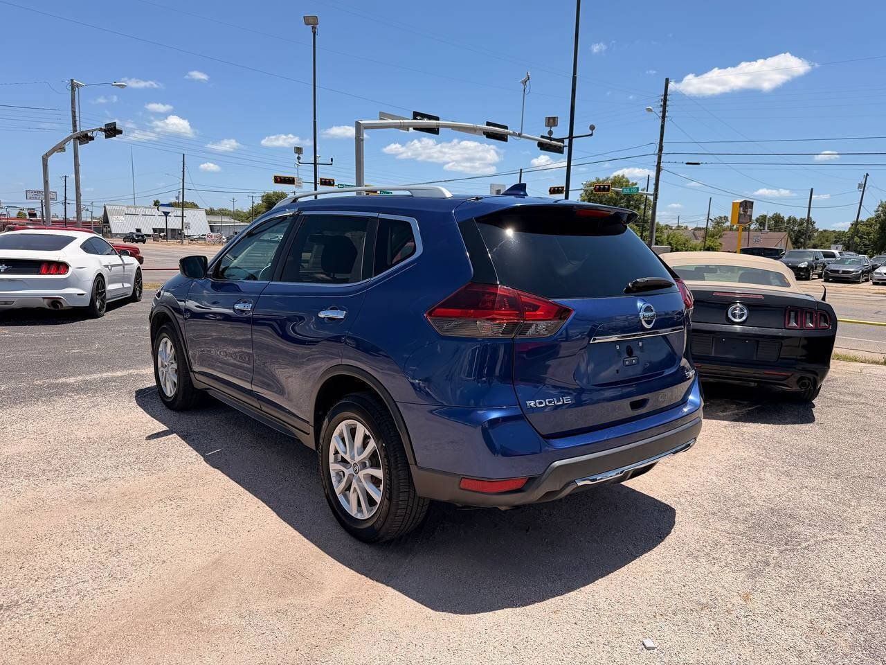 Used 2018 Nissan Rogue SV AWD/4WD image 8