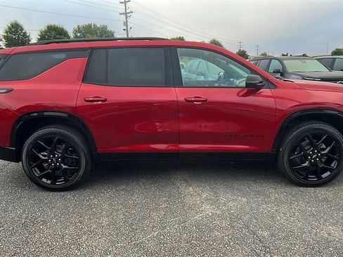 New 2026 Chevrolet Traverse RS w/ LPO, Floor Liner Package image 4