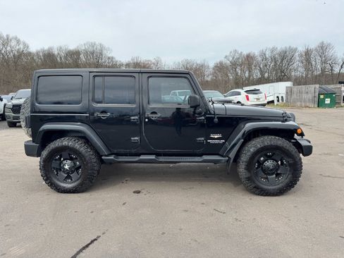 Used 2015 Jeep Wrangler Unlimited Sahara w/ Katzkin Premium Leather Group image 6