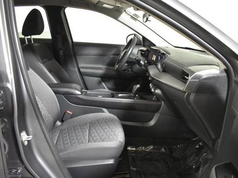 Certified 2025 Nissan Kicks SV AWD/4WD image 30
