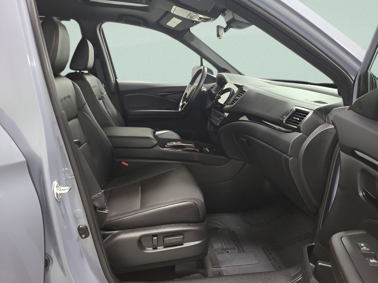 Used 2024 Honda Passport Black Edition image 13