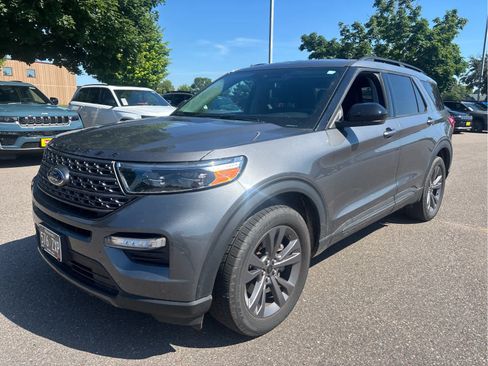 Used 2023 Ford Explorer XLT w/ Equipment Group 202A AWD/4WD image 9