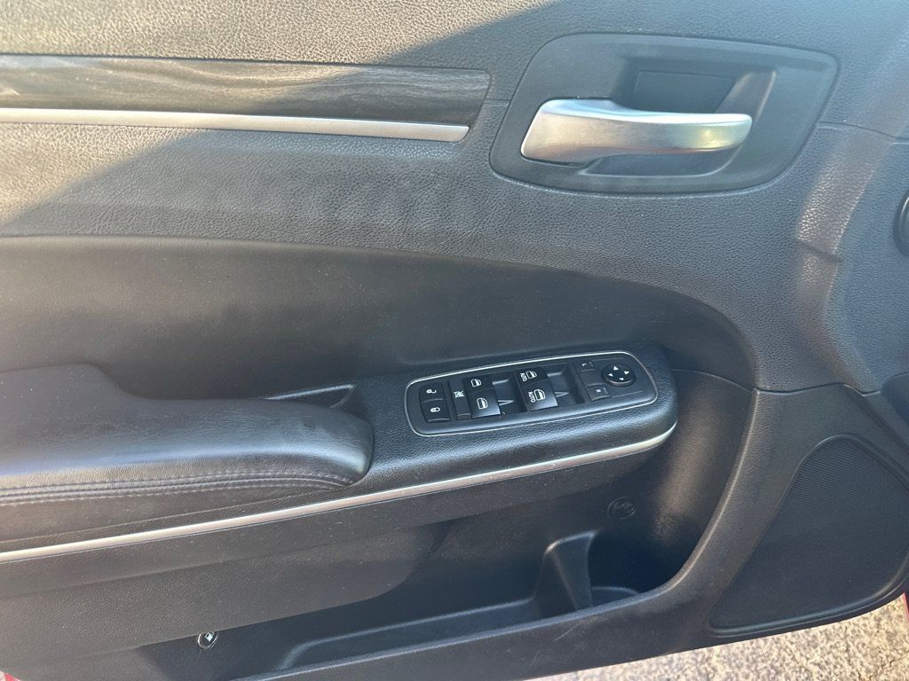 Used 2018 Chrysler 300 Touring L RWD image 18