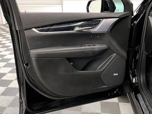 Used 2024 Cadillac XT6 Premium Luxury image 18