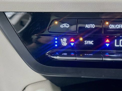 Used 2023 Buick Envision Avenir FWD image 21