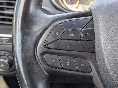 Used 2019 Jeep Cherokee Trailhawk AWD/4WD image 11