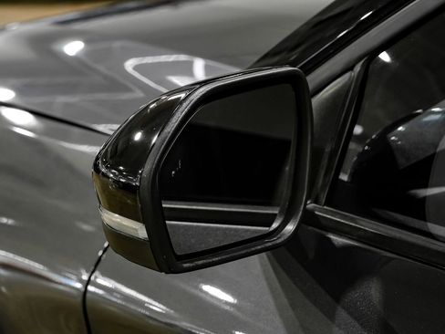 Used 2020 Ford Explorer Limited image 37