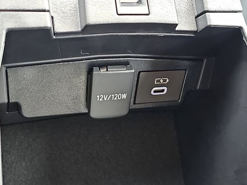 Used 2025 Toyota Corolla LE image 24