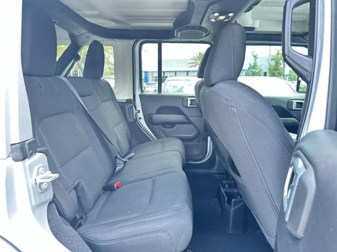 Used 2023 Jeep Wrangler Unlimited Sahara AWD/4WD image 16