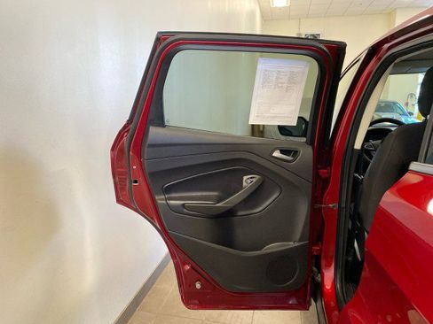 Used 2019 Ford Escape SE image 9