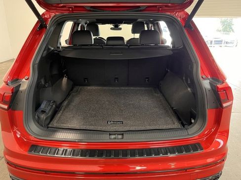 Used 2024 Volkswagen Tiguan SE R-Line image 16