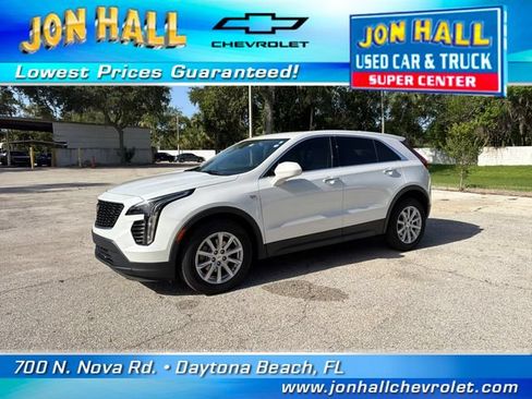 Used 2022 Cadillac XT4 Luxury w/ Driver Awareness Package FWD image 2