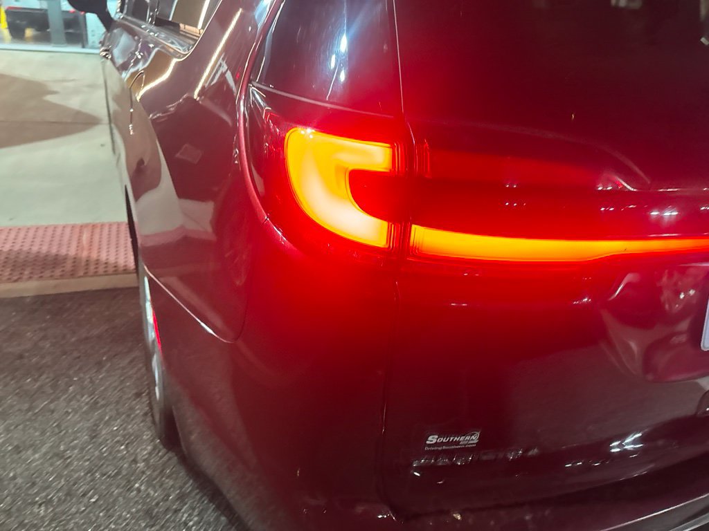 Used 2023 Chrysler Pacifica Touring-L FWD image 11