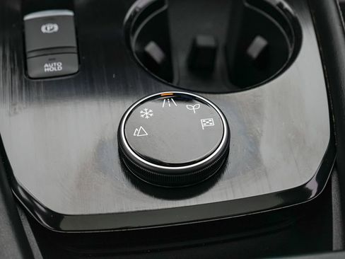 Used 2023 Nissan Rogue Platinum w/ Platinum Premium Package image 16