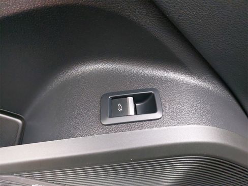 Used 2023 Audi SQ5 Prestige w/ Prestige Package image 34