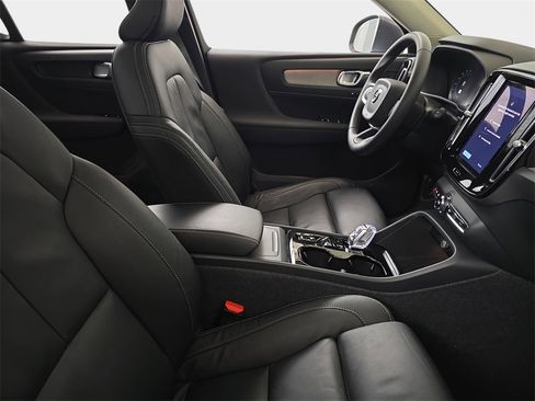 Used 2023 Volvo XC40 B5 Ultimate w/ Protection Package Premier image 11
