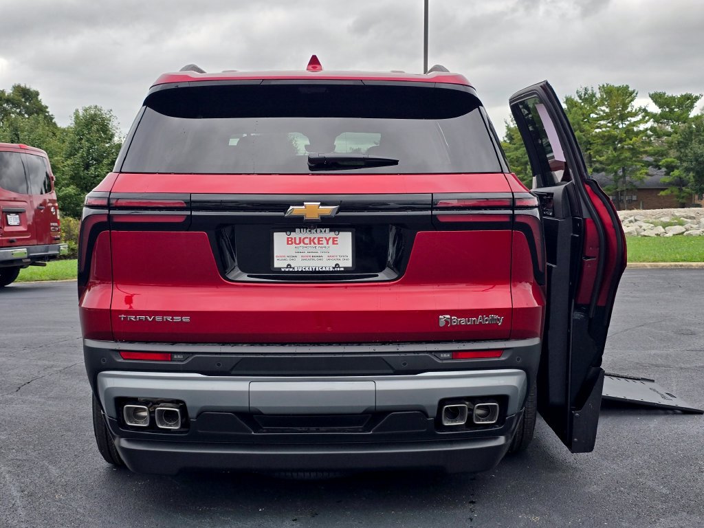 Used 2026 Chevrolet Traverse LT w/ Driver Confidence Package FWD image 7