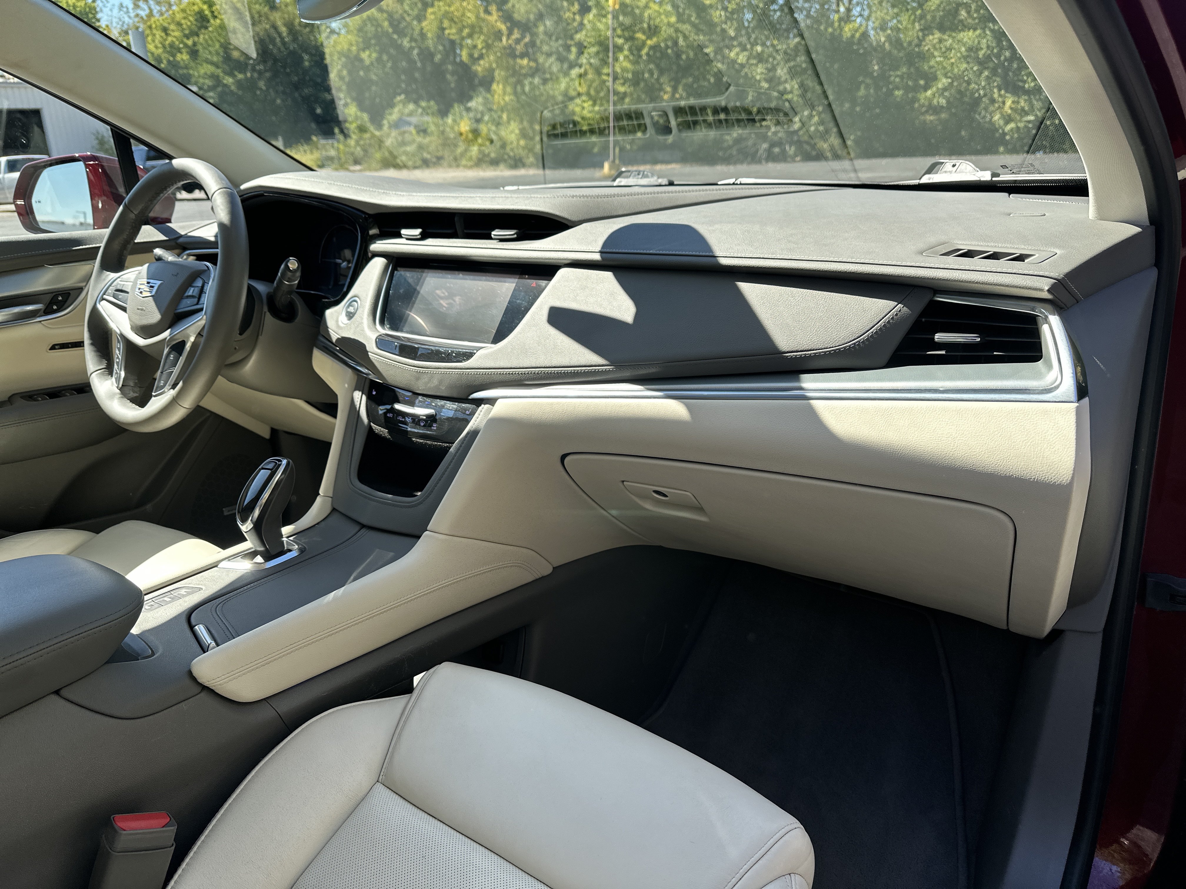 Used 2017 Cadillac XT5 Luxury w/ Driver Awareness Package AWD/4WD image 28