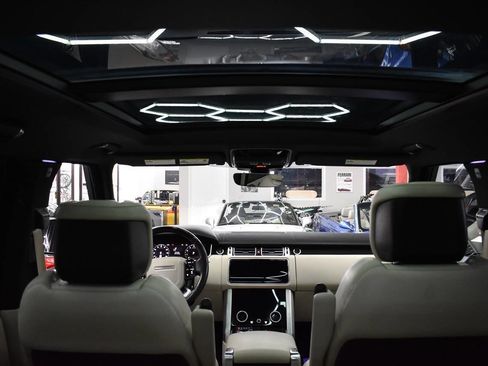 Used 2020 Land Rover Range Rover HSE image 9