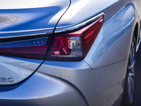 Certified 2023 Lexus ES 350 w/ Accessory Package (Z1) image 8