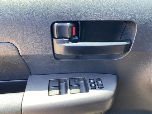 Used 2011 Toyota Tundra 4x4 CrewMax w/ SR5 Pkg image 10