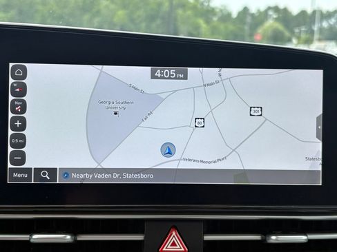 Used 2025 Hyundai Elantra Limited FWD image 28