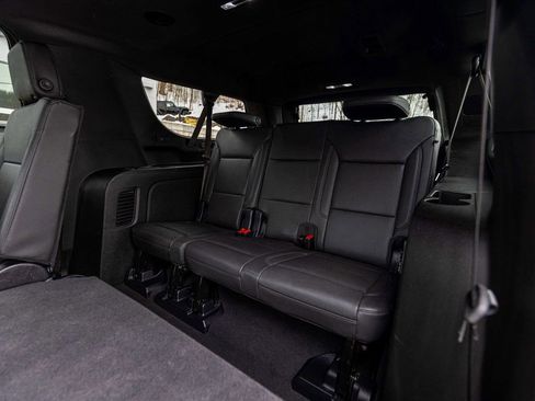 Used 2025 Chevrolet Suburban Z71 image 30
